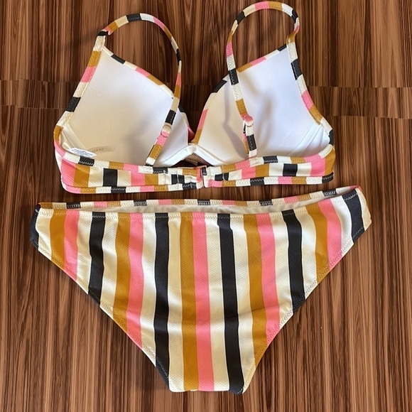 SHADE & Shore Bikini Size 34B/Medium - Picture 4 of 9
